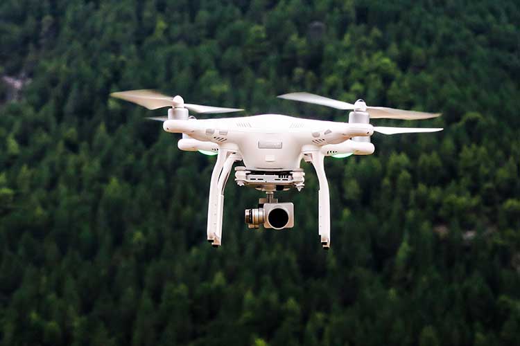 Les drones possèdent de multiples utilisations chez les enfants et les adultes allant du jeu à la surveillance